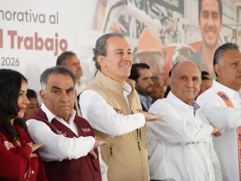 Pepe Chedraui participa en ceremonia cívica por el Día Internacional del Trabajo