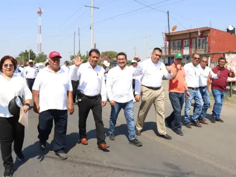 En Atencingo, el diputado Pável Gaspar Ramírez participó en el desfile conmemorativo por el Día del Trabajo