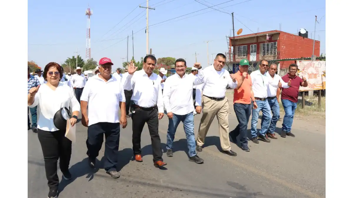 En Atencingo, el diputado Pável Gaspar Ramírez participó en el desfile conmemorativo por el Día del Trabajo