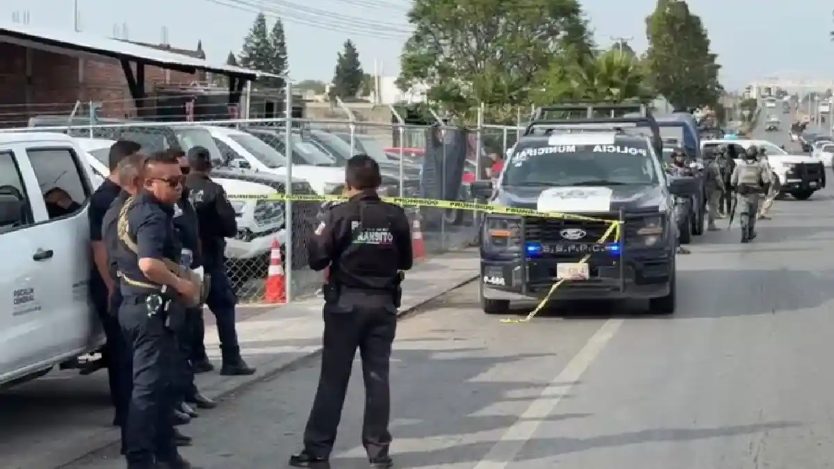 Matan a un hombre al interior de un lote de autos en San Andrés Cholula.