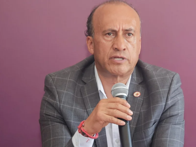 Juan Antonio González regala bolsas con su nombre, pero niega promoción