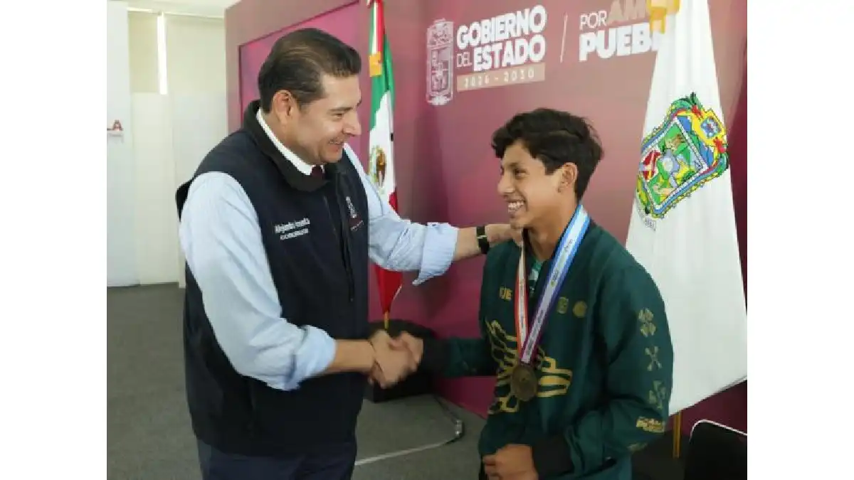 Gobierno Estatal premia esfuerzo de atletas poblanos en Olimpiada CONADE 2026