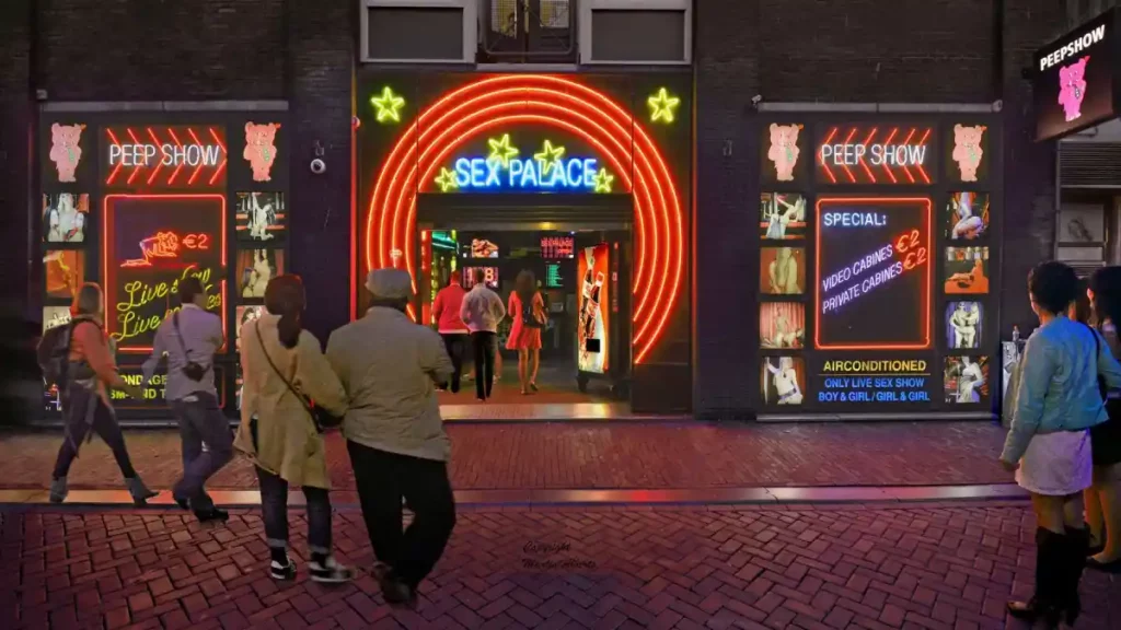 Un establecimiento que ofrece Peep Show en Ámsterdam.