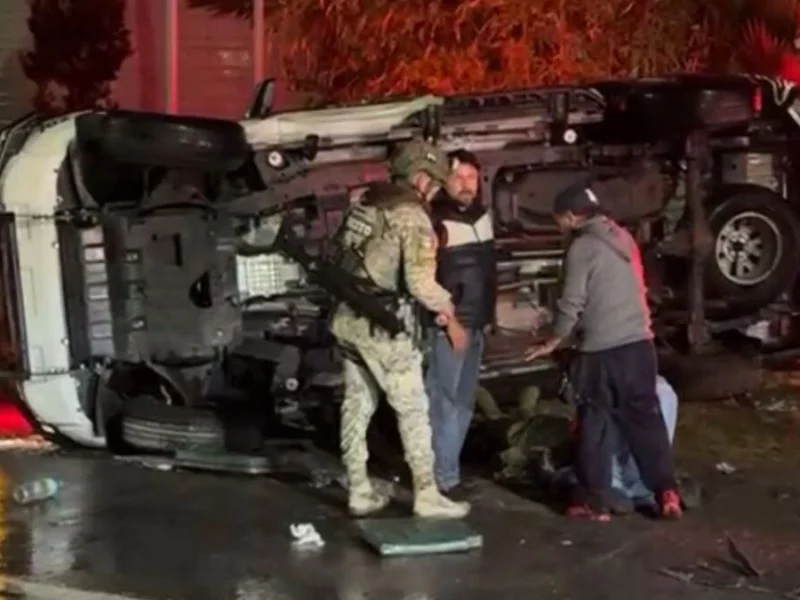Carambola en Periférico Ecológico deja a un elemento del Ejército Mexicano herido