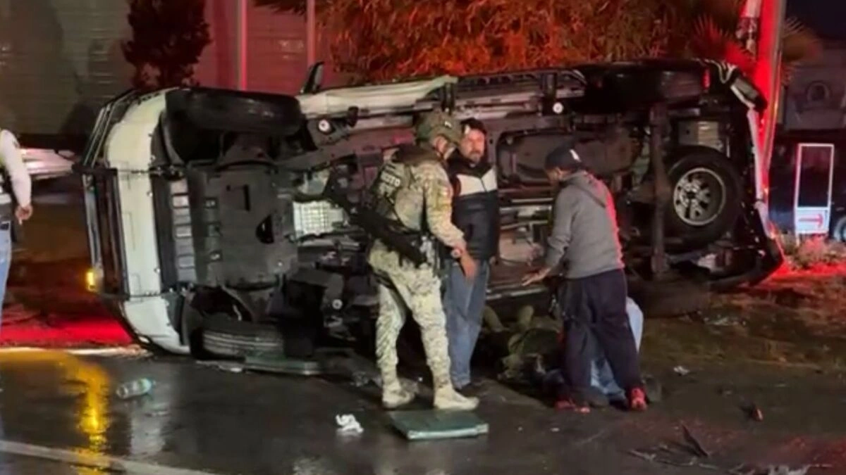 Carambola en Periférico Ecológico deja a un elemento del Ejército Mexicano herido