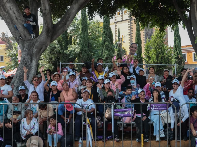 Emocionados y con calor intenso, así vivieron los poblanos el Desfile del 5 de Mayo  