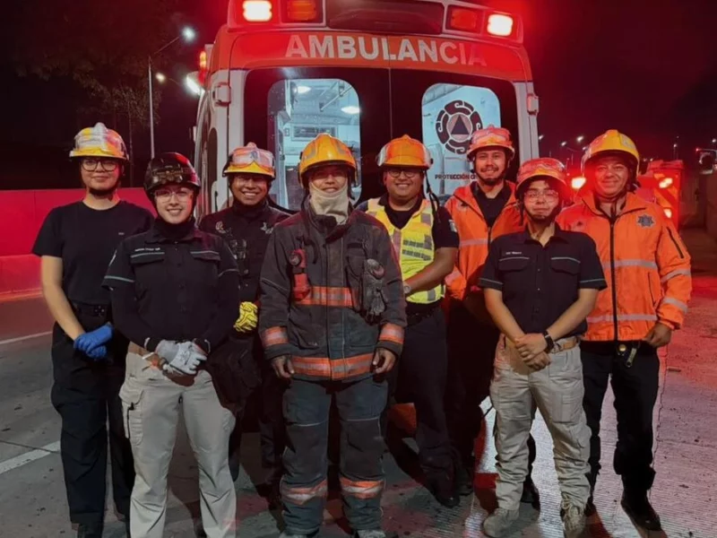 Paramédicos de Protección Civil de Puebla arriesgan su vida durante las madrugadas