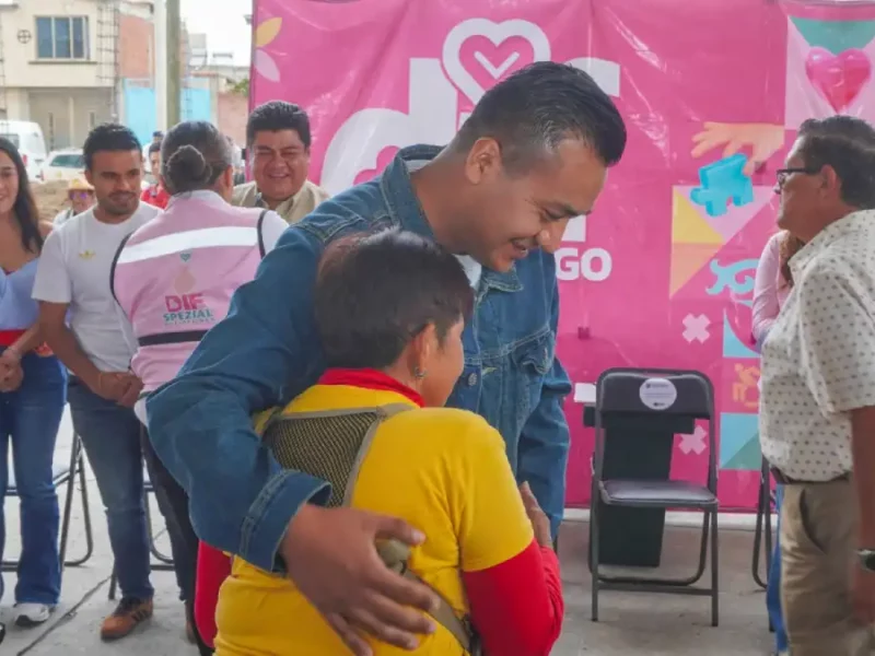 Roberto Solís y Shamy Spezia fortalecen la atención a personas vulnerables con entrega de despensas en Huejotzingo