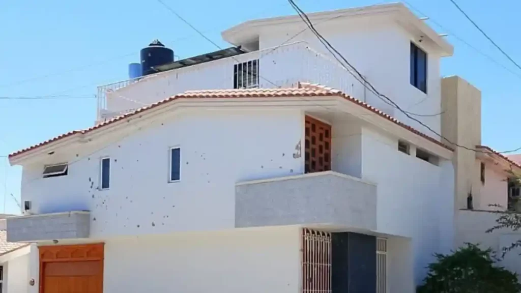 Balean casa donde vivió Rubén Rocha Moya en Culiacán.