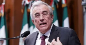 Rubén Rocha Moya pide licencia temporal como gobernador de Sinaloa.