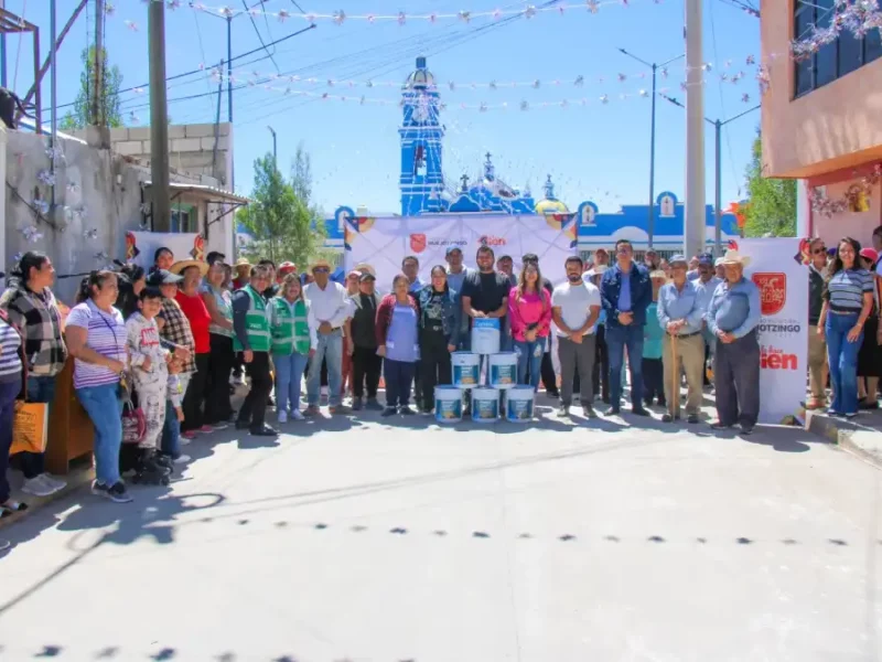 Impulsa Roberto Solís el embellecimiento de San Mateo Capultitlán con pintado de guarniciones y pasos peatonales