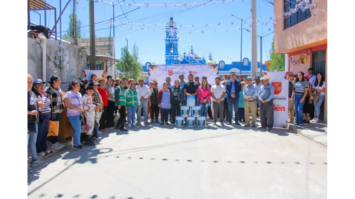 Impulsa Roberto Solís el embellecimiento de San Mateo Capultitlán con pintado de guarniciones y pasos peatonales