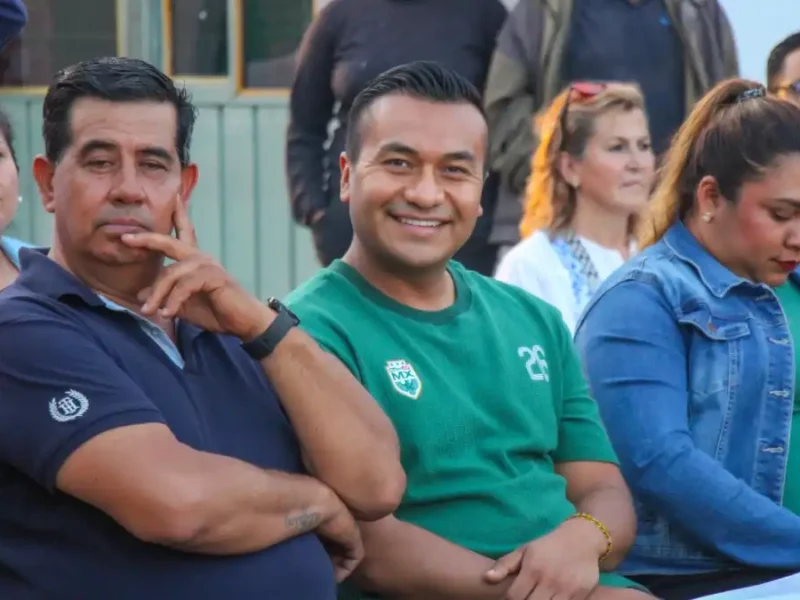 Roberto Solís recupera espacios para las familias: Entrega parque rehabilitado en San Mateo Capultutlán