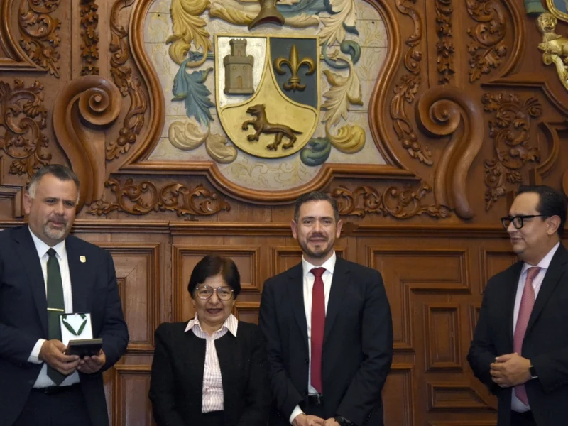 Entrega REDDU en la BUAP presea “Dr. Jorge Carpizo” al rector de la UABC