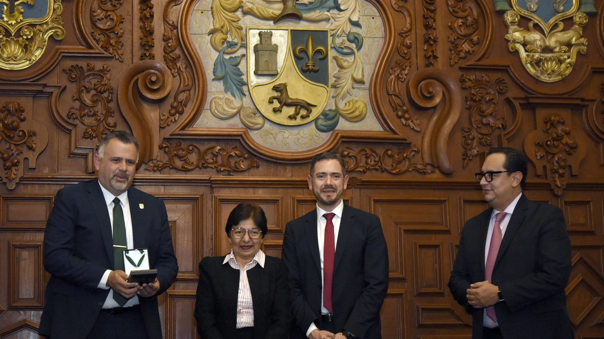 Entrega REDDU en la BUAP presea “Dr. Jorge Carpizo” al rector de la UABC