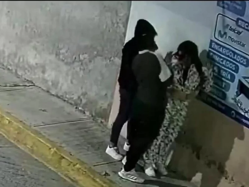 VIDEO: Asaltan con cuchillo en mano a joven en calles de Amozoc
