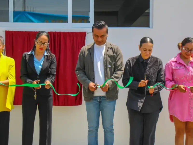 Roberto Solís refuerza compromiso con la educación; Inaugura aula de usos múltiples en primaria de Huejotzingo
