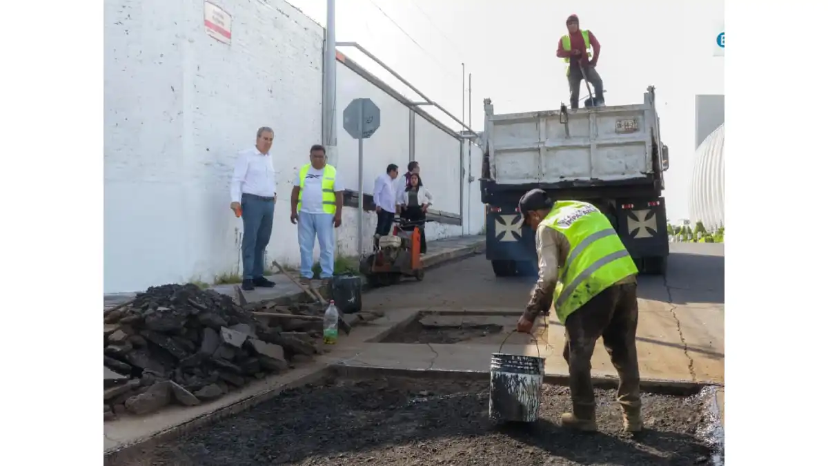 Supervisa Pepe Chedraui avance de trabajos de bacheo en la capital poblana
