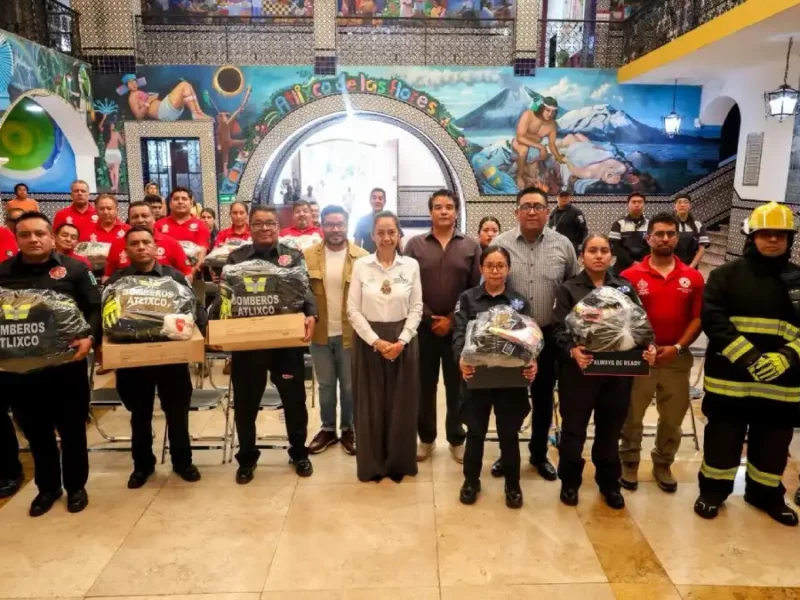 Ariadna Ayala equipa a protección civil, bomberos y paramédicos de Atlixco