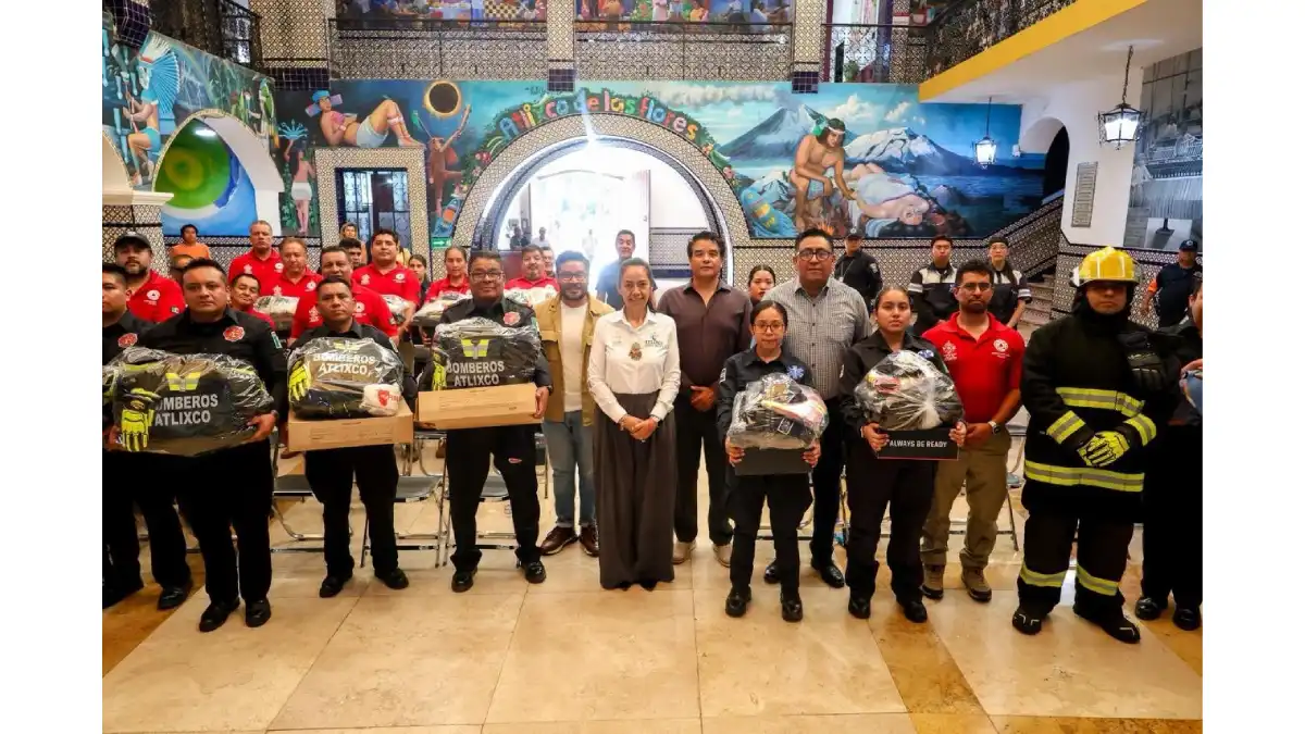 Ariadna Ayala equipa a protección civil, bomberos y paramédicos de Atlixco