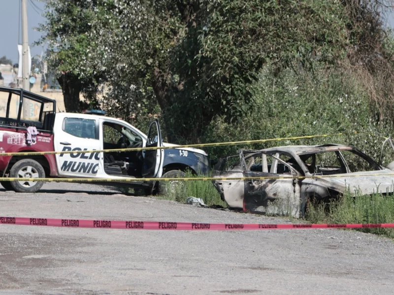 Localizan cadáver calcinado al interior de un automóvil en Amozoc