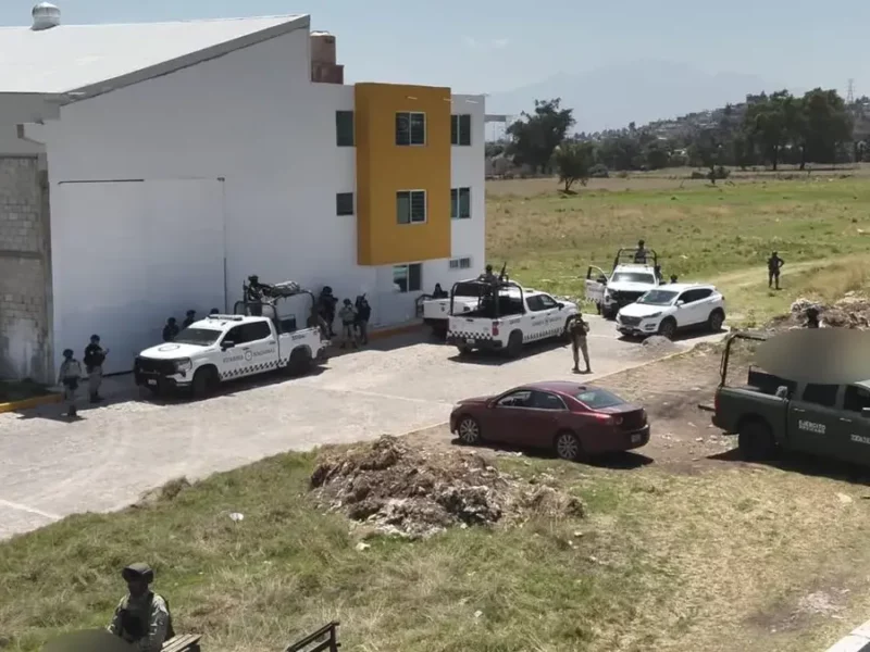 Recuperan tractocamiones y 296 llantas nuevas durante cateo en San Jerónimo Caleras
