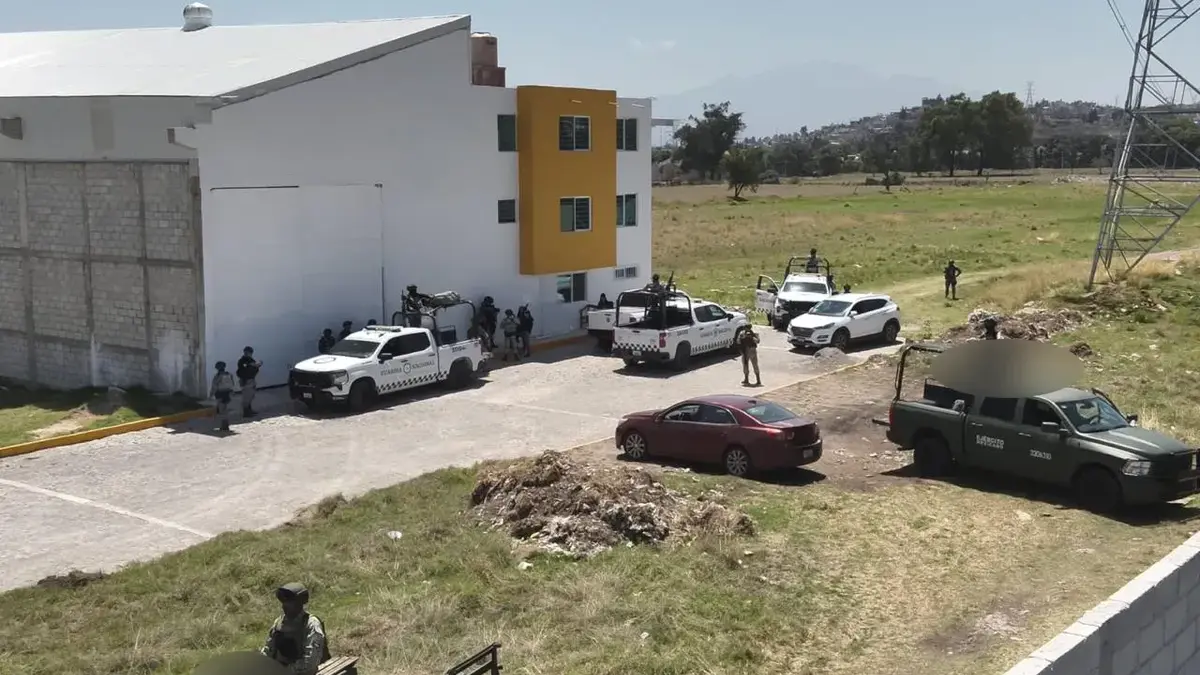 Recuperan tractocamiones y 296 llantas nuevas durante cateo en San Jerónimo Caleras