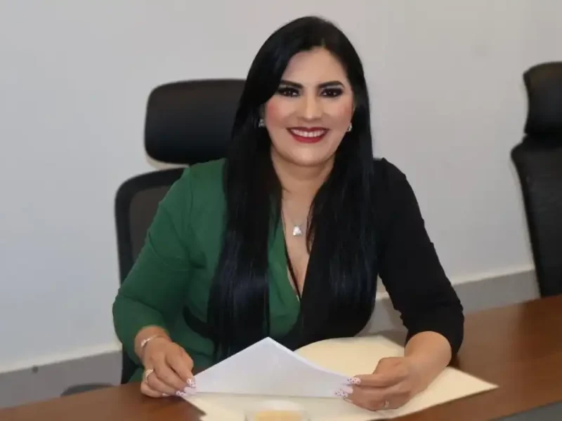 Propone Delfina Pozos cobertura médica para todas las personas que trabajan al servicio del Estado