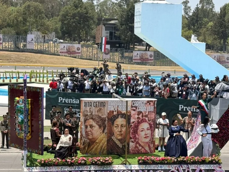 Destacan el papel de la mujer entre los carros alegóricos en el Desfile del 5 Mayo