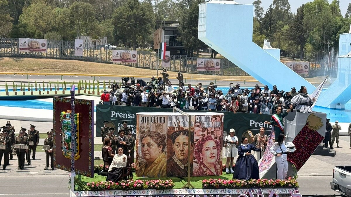 Destacan el papel de la mujer entre los carros alegóricos en el Desfile del 5 Mayo