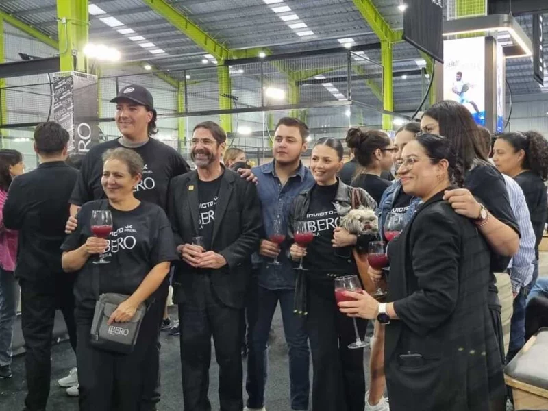 Ibero Puebla firma convenio deportivo con Invicto Pádel