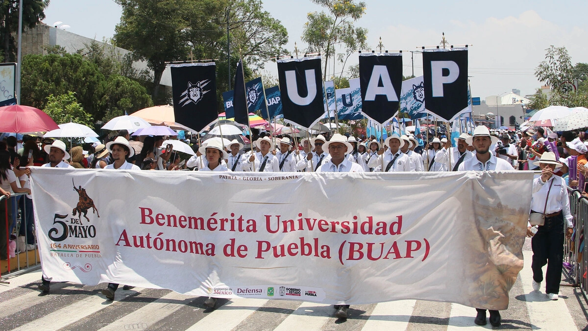 Participa BUAP en el desfile conmemorativo por el 164 Aniversario de la Batalla del 5 de Mayo