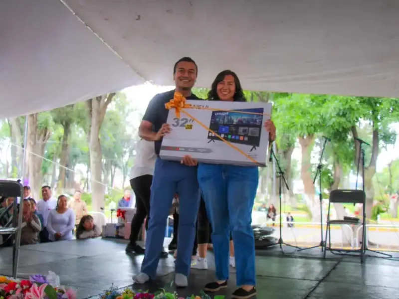 Roberto Solís Y Shamy Spezia encabezan magno festejo del día de las madres; Reúnen a más de 3 mil mamás de Huejotzingo