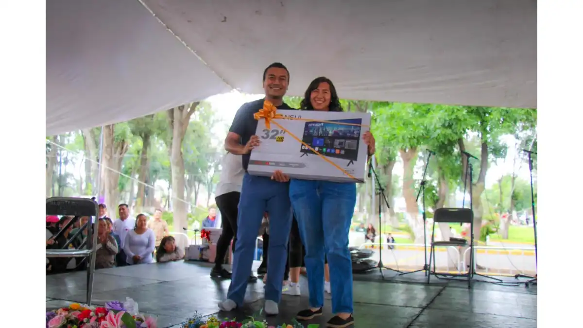 Roberto Solís Y Shamy Spezia encabezan magno festejo del día de las madres; Reúnen a más de 3 mil mamás de Huejotzingo