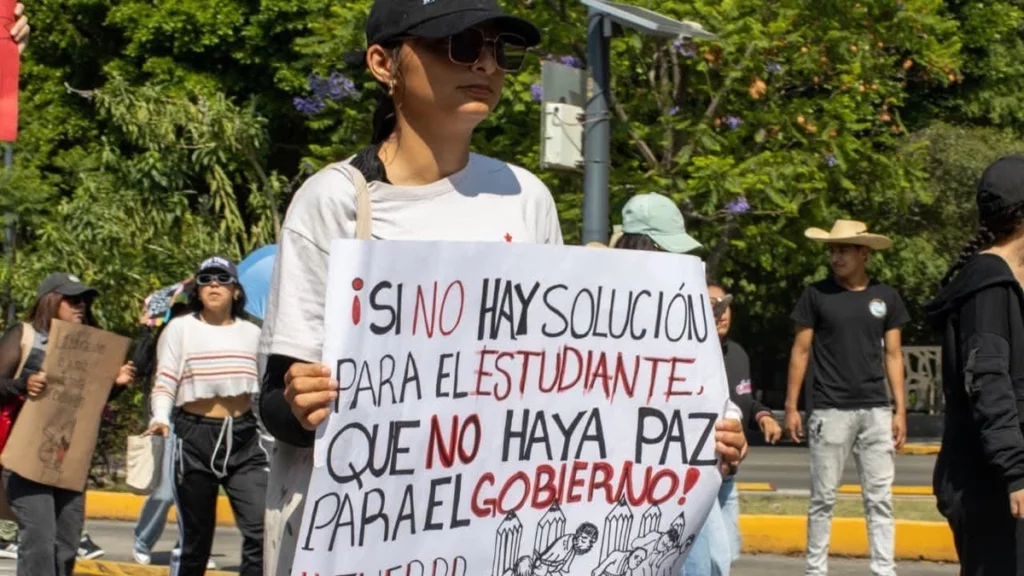 Nuevamente se manifiestan estudiantes de la FNERRR y desquician calles poblanas