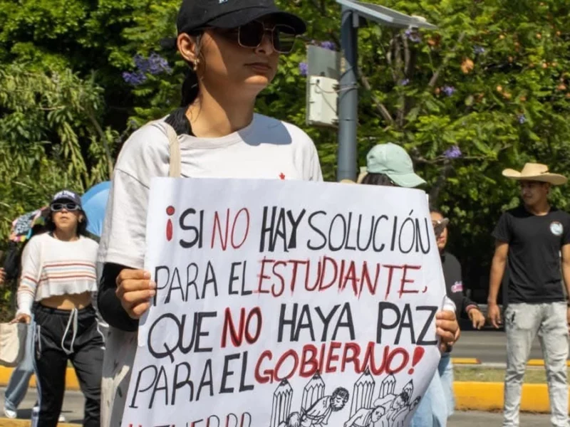 Nuevamente se manifiestan estudiantes de la FNERRR y desquician calles poblanas