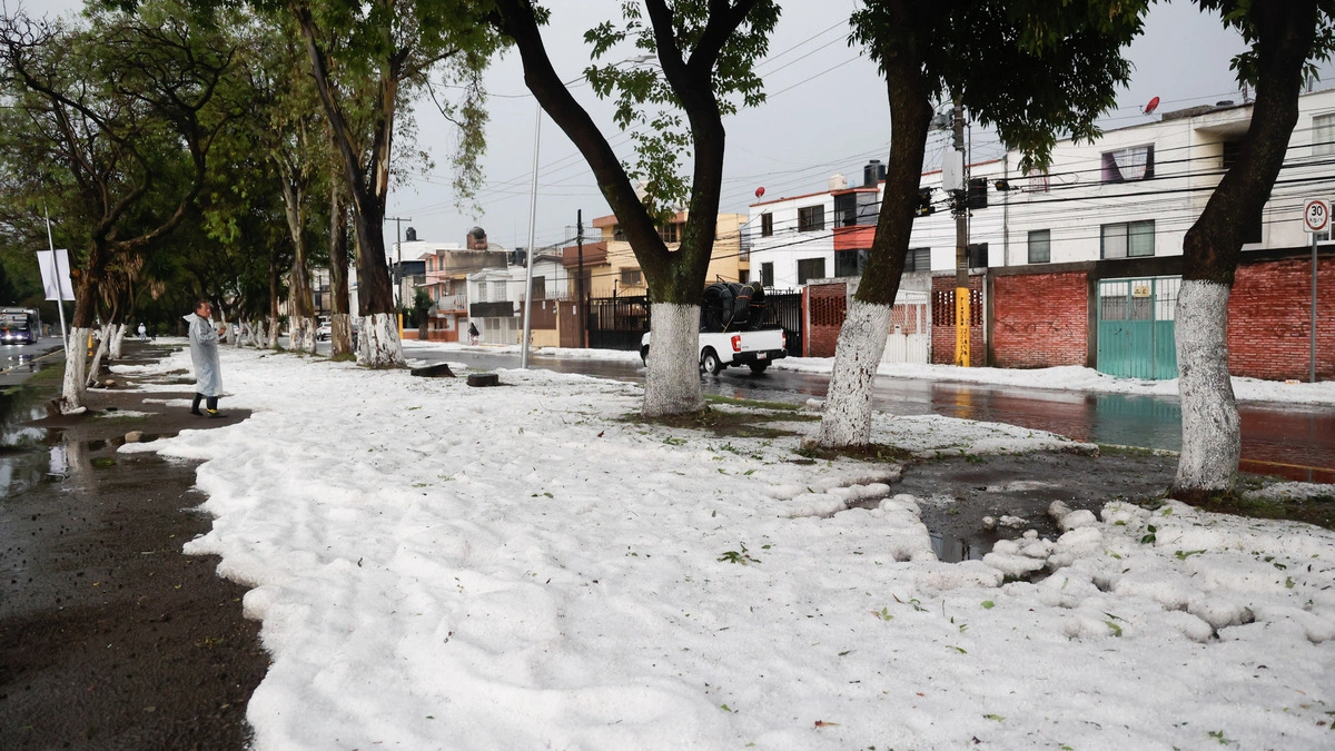 Lluvia y granizo provocan inundaciones al norte de la ciudad de Puebla