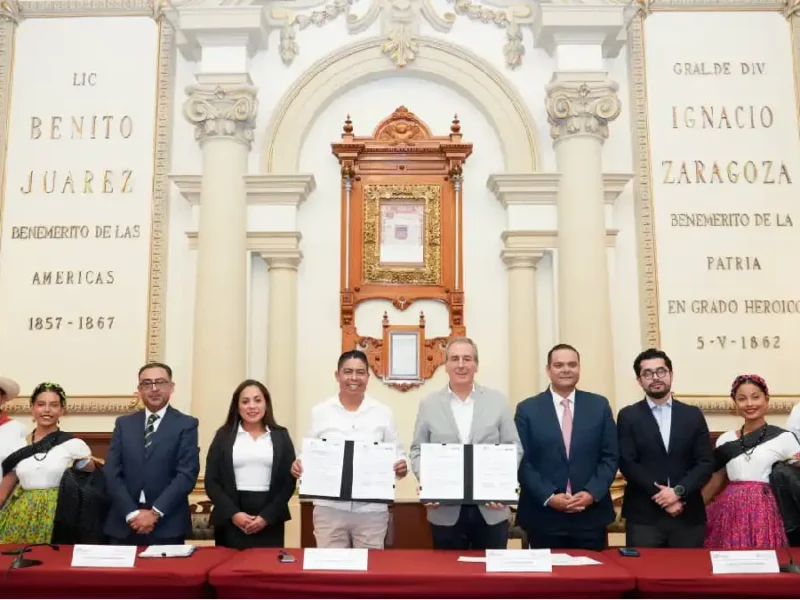 Firma Pepe Chedraui hermanamiento entre Puebla capital y Huatulco