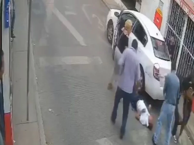 VIDEO: Los hermanos golpeadores de la Romero Vargas atacan de nuevo