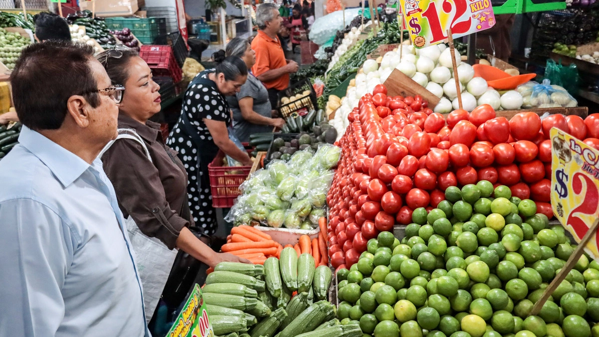 Mejoran los ingresos en Puebla y cae la pobreza laboral 4.8%