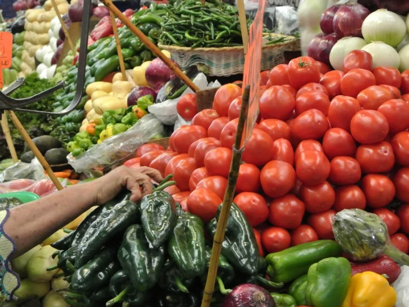 Jitomate, chile serrano y cebolla, los alimentos que más han subido de precio en Puebla