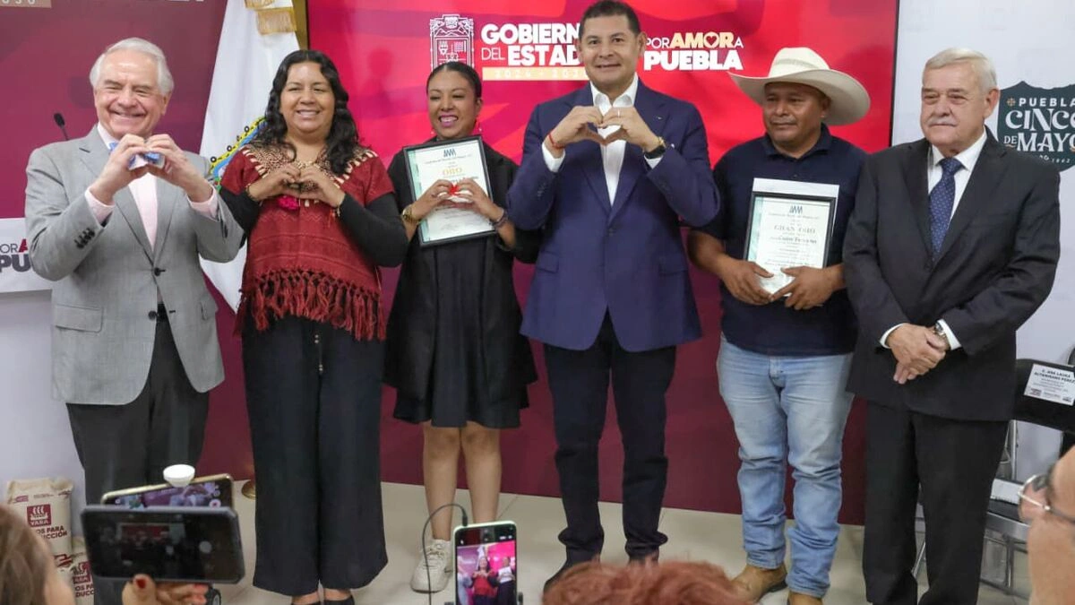 Mezcal poblano, líder nacional con 118 municipios de denominación de origen