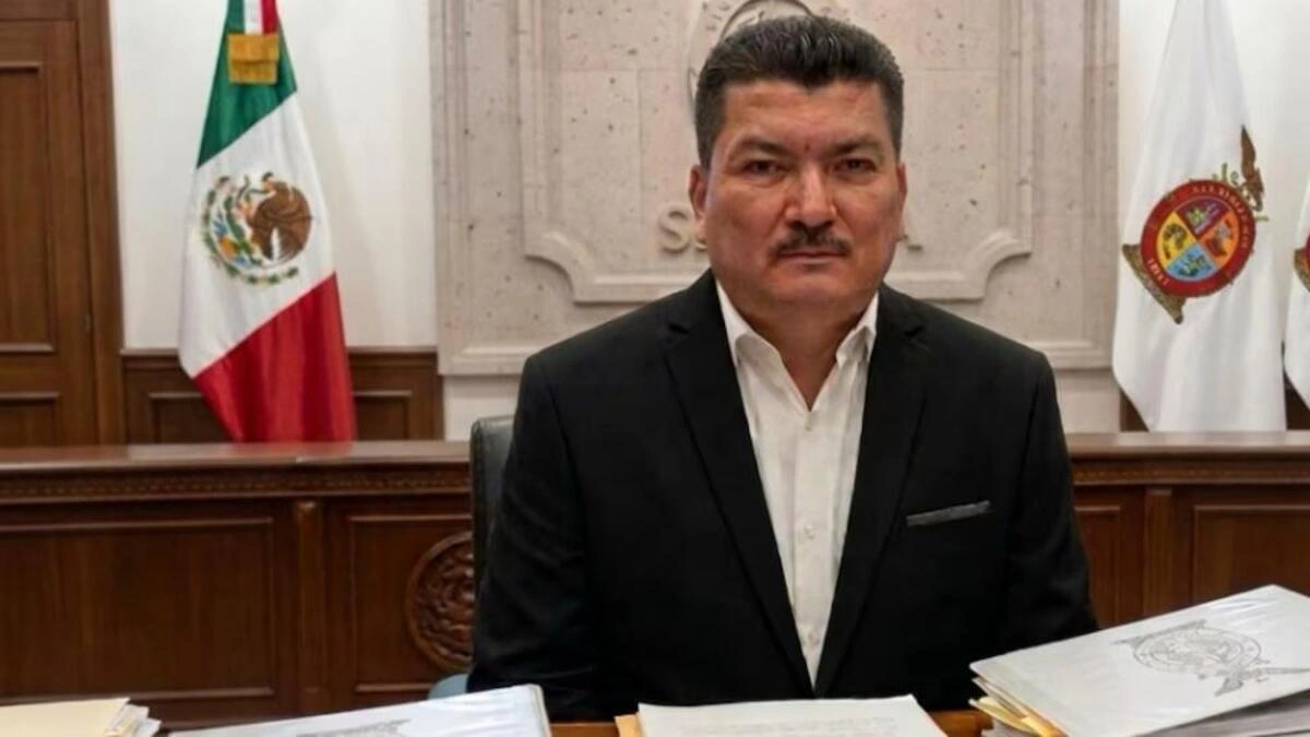 Exdirector de la Policía de Sinaloa se entrega a autoridades de Estados Unidos