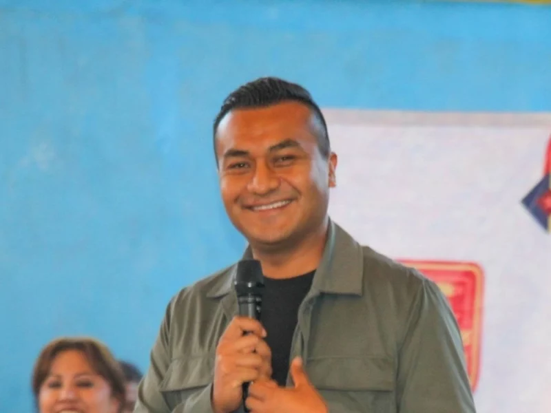 Colapsa pozo de agua de Casas Ara; Roberto Solís atiende afectaciones