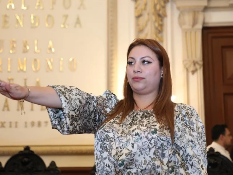 Andrea Gómez, hija del líder del SNTE, asume cargo de regidora del Ayuntamiento de Puebla