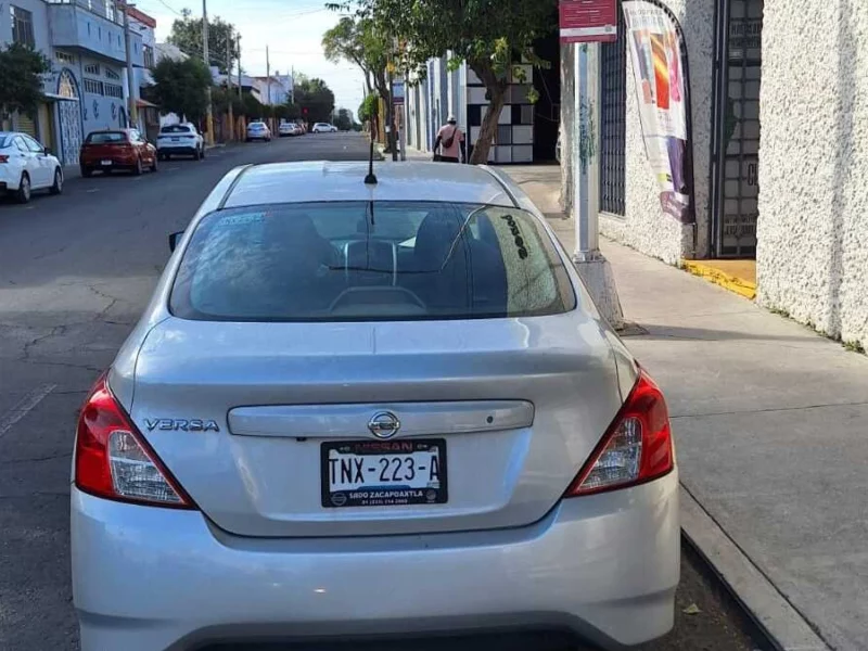 Roban auto a delegado del PRI en Puebla y lo intentan extorsionar