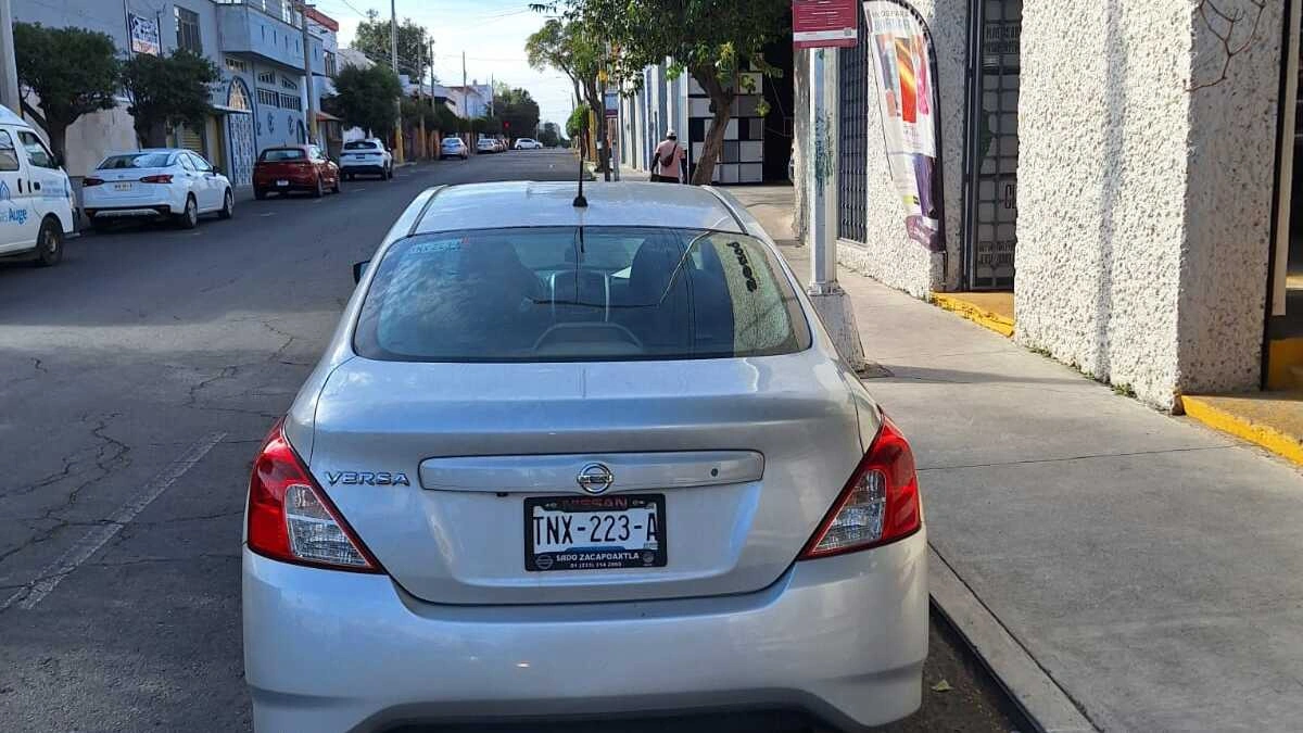 Roban auto a delegado del PRI en Puebla y lo intentan extorsionar
