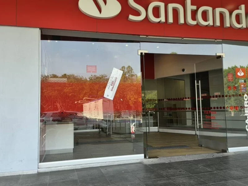 Por adeudo fiscal, 52 establecimientos en Plaza Dorada continúan con sellos de embargo 