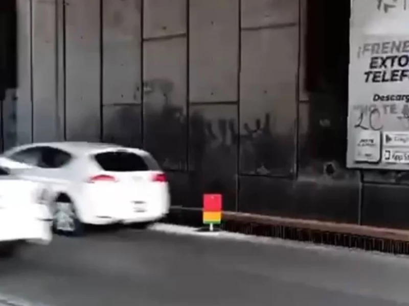 Colocan en la ciudad de Puebla señalización tipo semáforo en zonas inundables 
