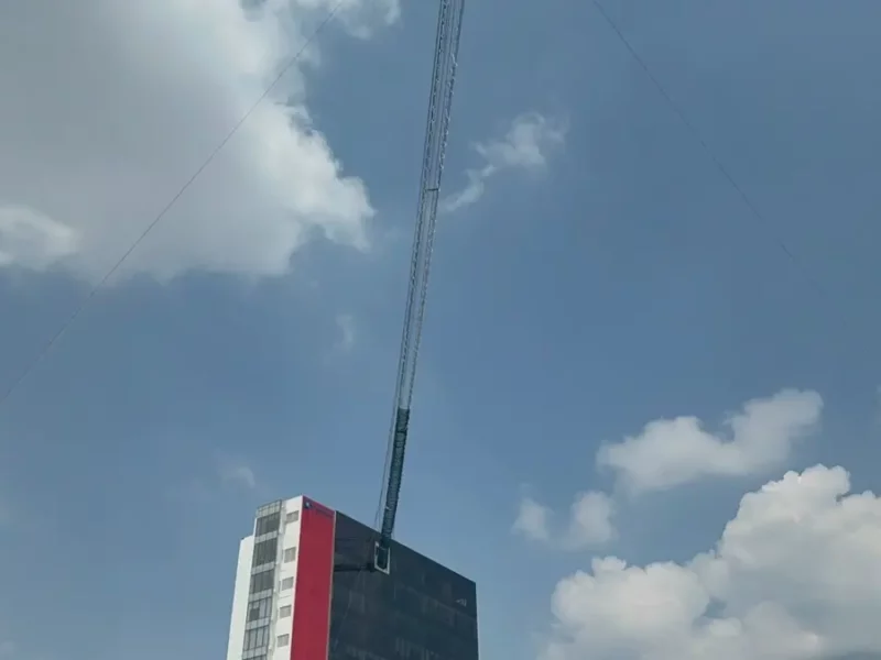 Ya pasaron cuatro años del desplome del puente de cristal en Palmas Palza y ahí sigue